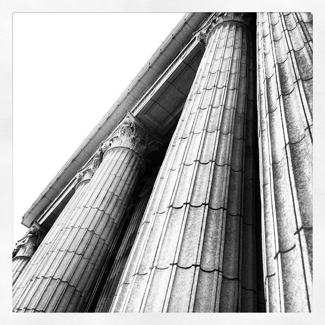 Columns of the old California Chamber of Commerce. #sanfrancisco (and yes, I’m posting this from a BART train)