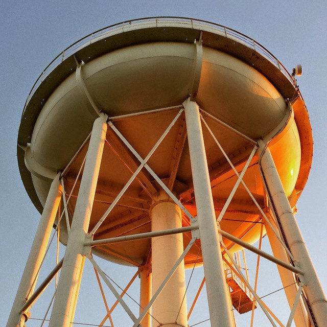 Water tower at sunset. #manhattanbeach  #tower #watertower #lighting #orange