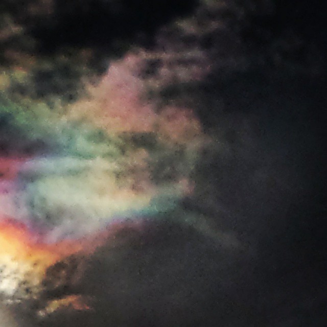 A well-timed patch of iridescent #cloud I saw as I walked to the car this afternoon. #whp🌈