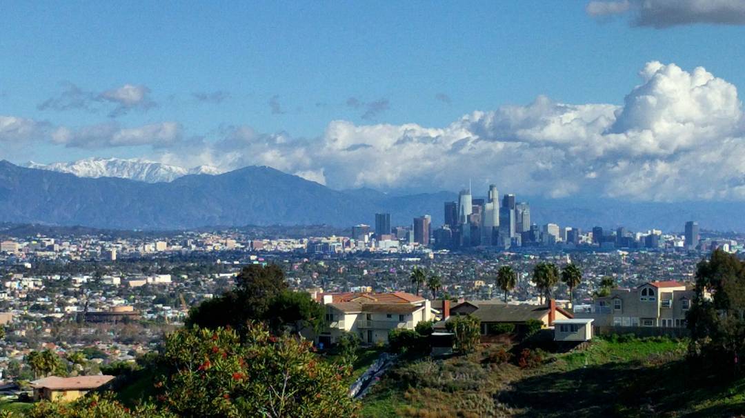 There’s never been such a day… #losangeles #skyline #snowymountains #christmaseve #whitechristmas (the intro, anyway)