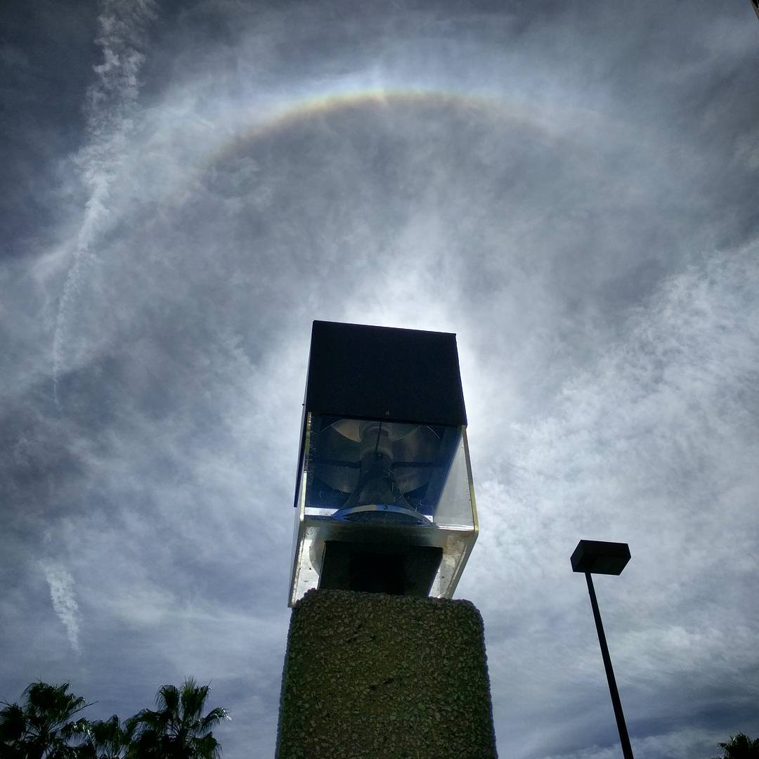 Sun halo. At ground level it was in the low 70s, but up in the sky it was cold enough for ice crystals. It’s hard to be sure, but I think there’s a bit of a circumscribed halo just outside the main curve of the circular halo.